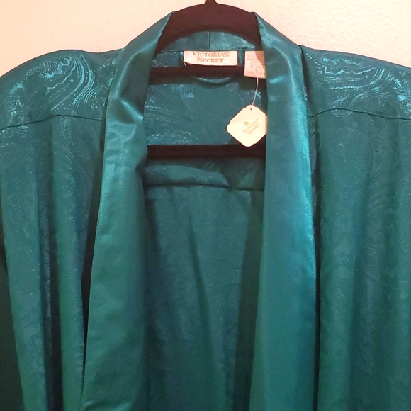 🆕️Vintage Victoria Secret Robe - Picture 3 of 15